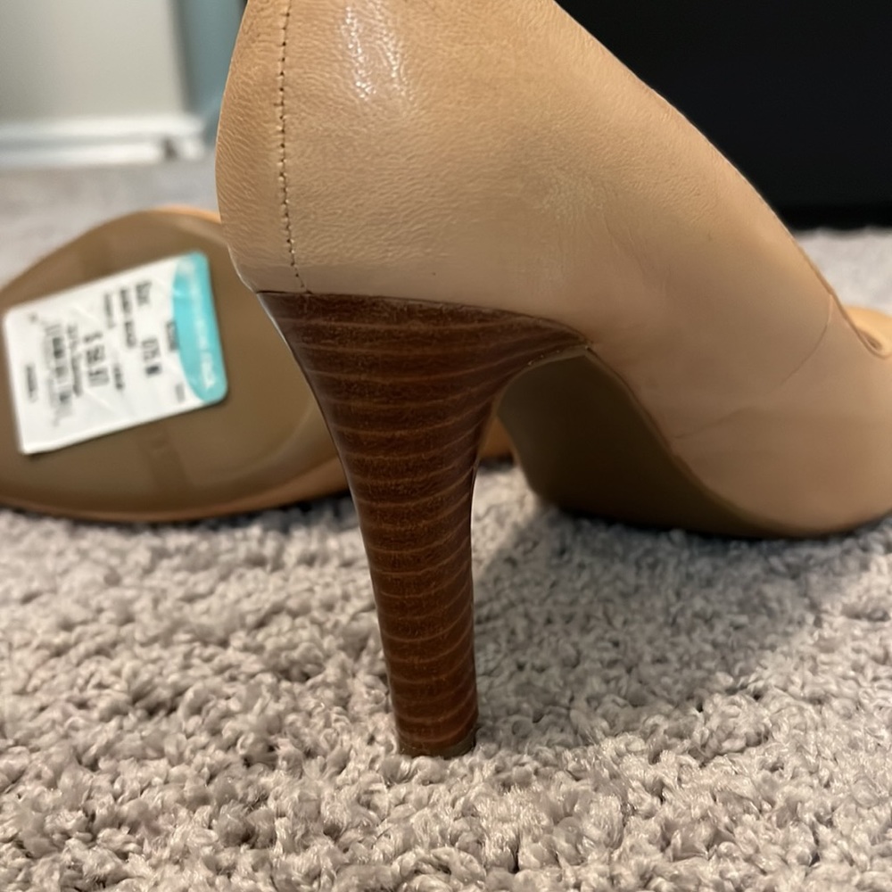 Tan Heels - Picture 3 of 3